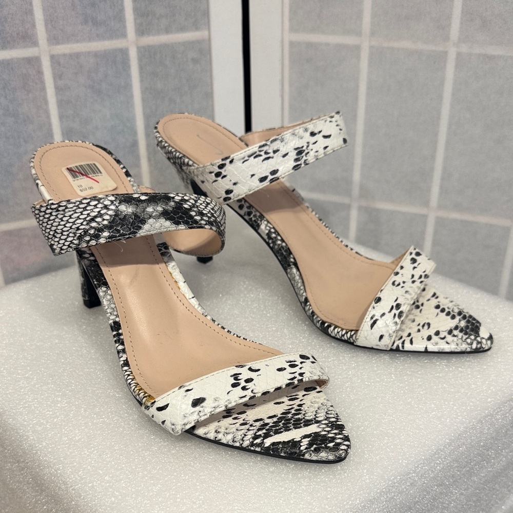 Women’s Black and White Snake Print Heels Size 10